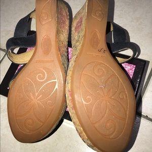 BORN WEDGES SIZE 8.5 BRAND NEW TRUE TO SIZE